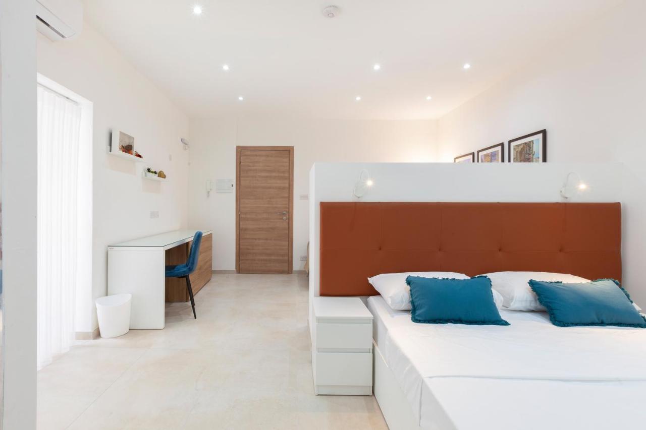 Fl56 - New 3Storey House - Private Entrance & Roof Floriana Eksteriør bilde