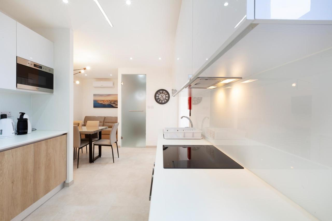 Fl56 - New 3Storey House - Private Entrance & Roof Floriana Eksteriør bilde