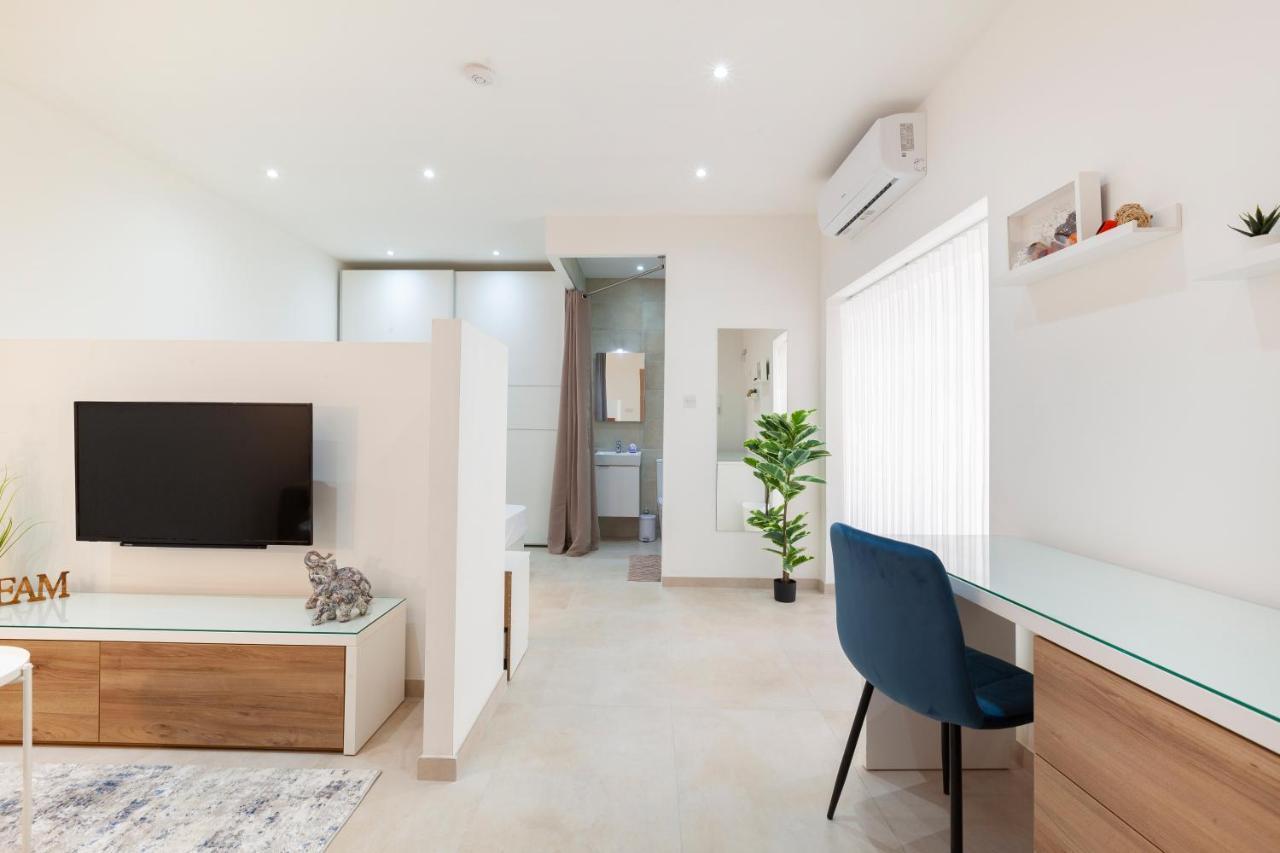 Fl56 - New 3Storey House - Private Entrance & Roof Floriana Eksteriør bilde