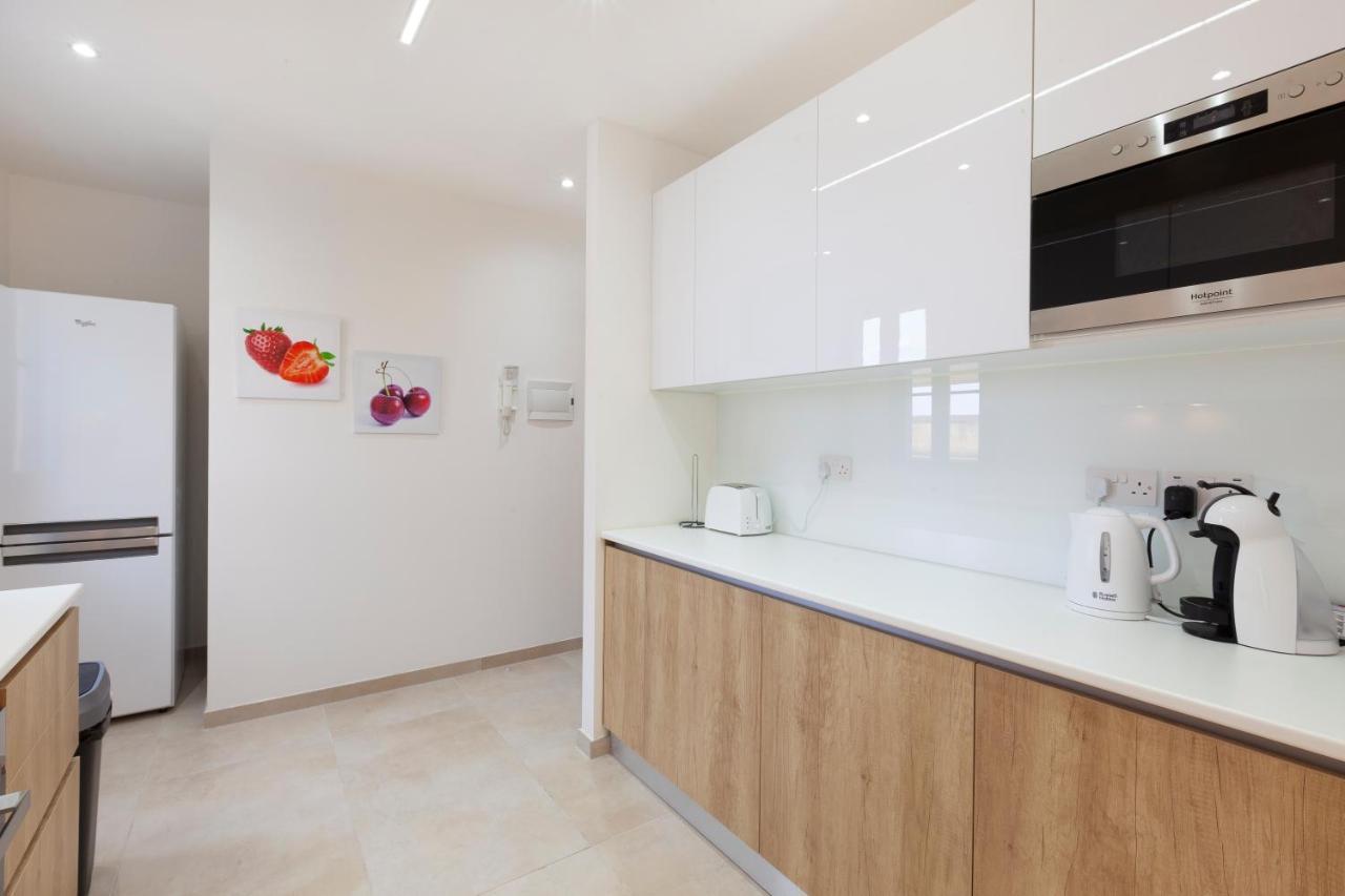 Fl56 - New 3Storey House - Private Entrance & Roof Floriana Eksteriør bilde