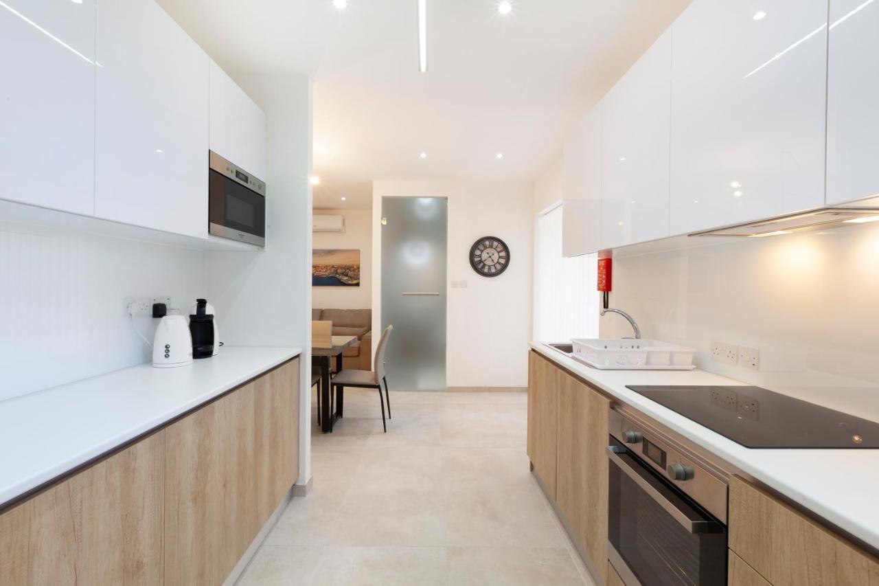 Fl56 - New 3Storey House - Private Entrance & Roof Floriana Eksteriør bilde