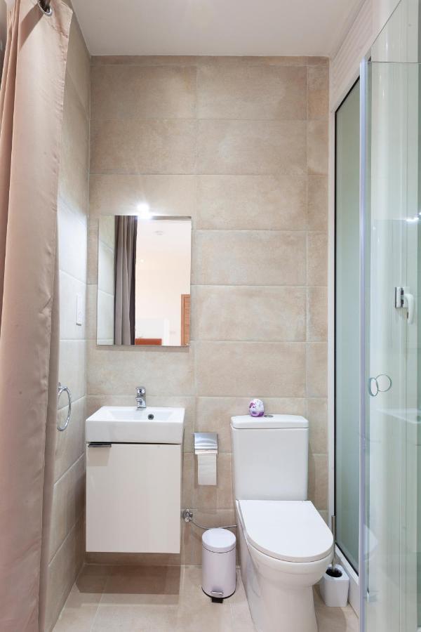 Fl56 - New 3Storey House - Private Entrance & Roof Floriana Eksteriør bilde